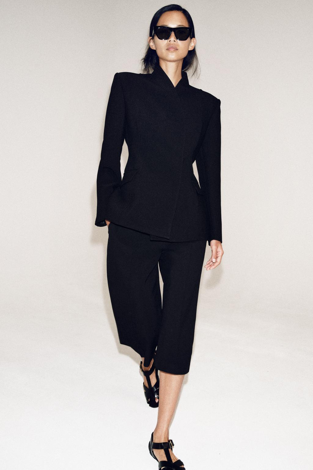 HOURGLASS FITTED BLAZER