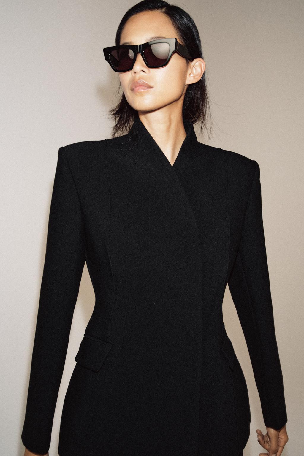 HOURGLASS FITTED BLAZER