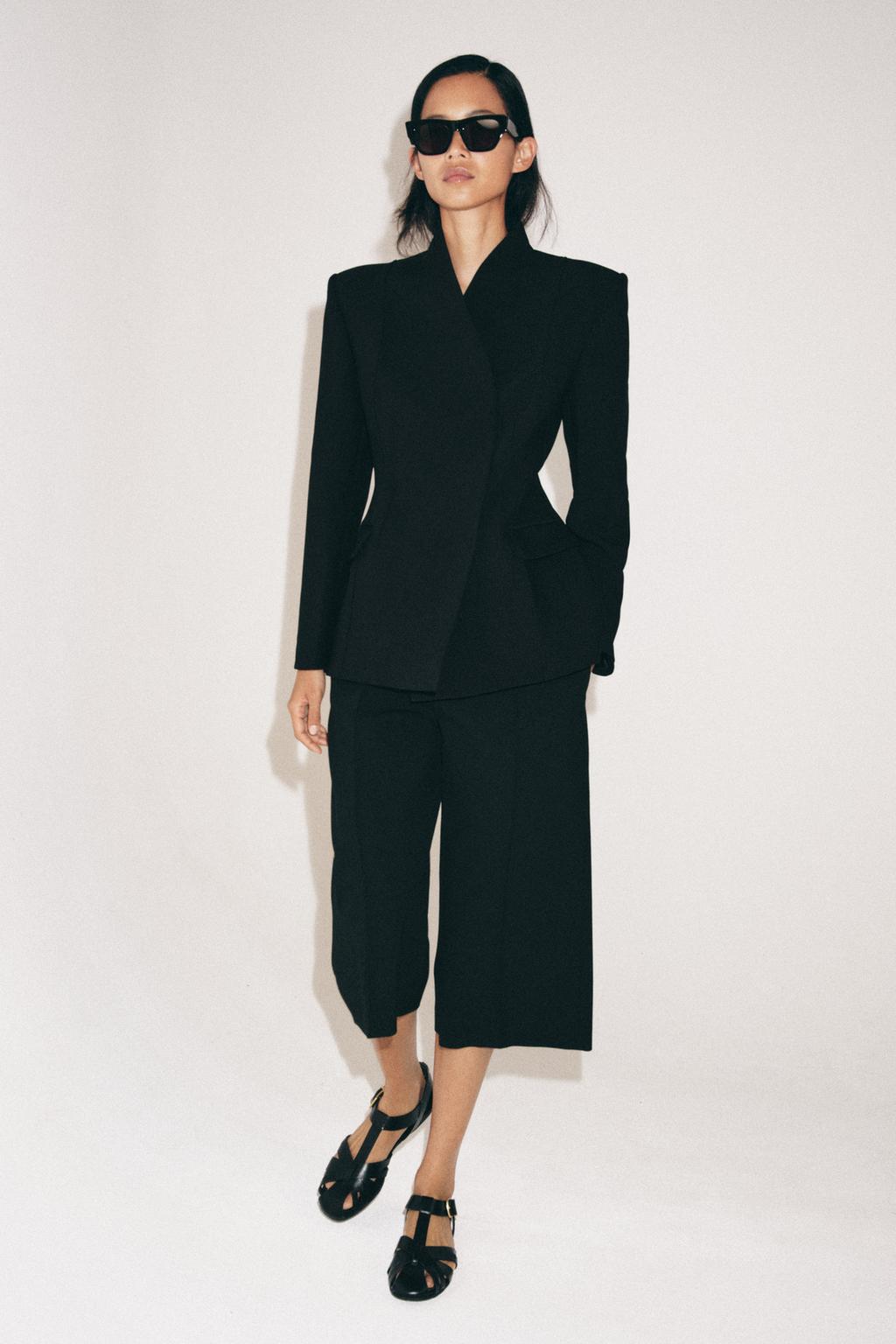 HOURGLASS FITTED BLAZER